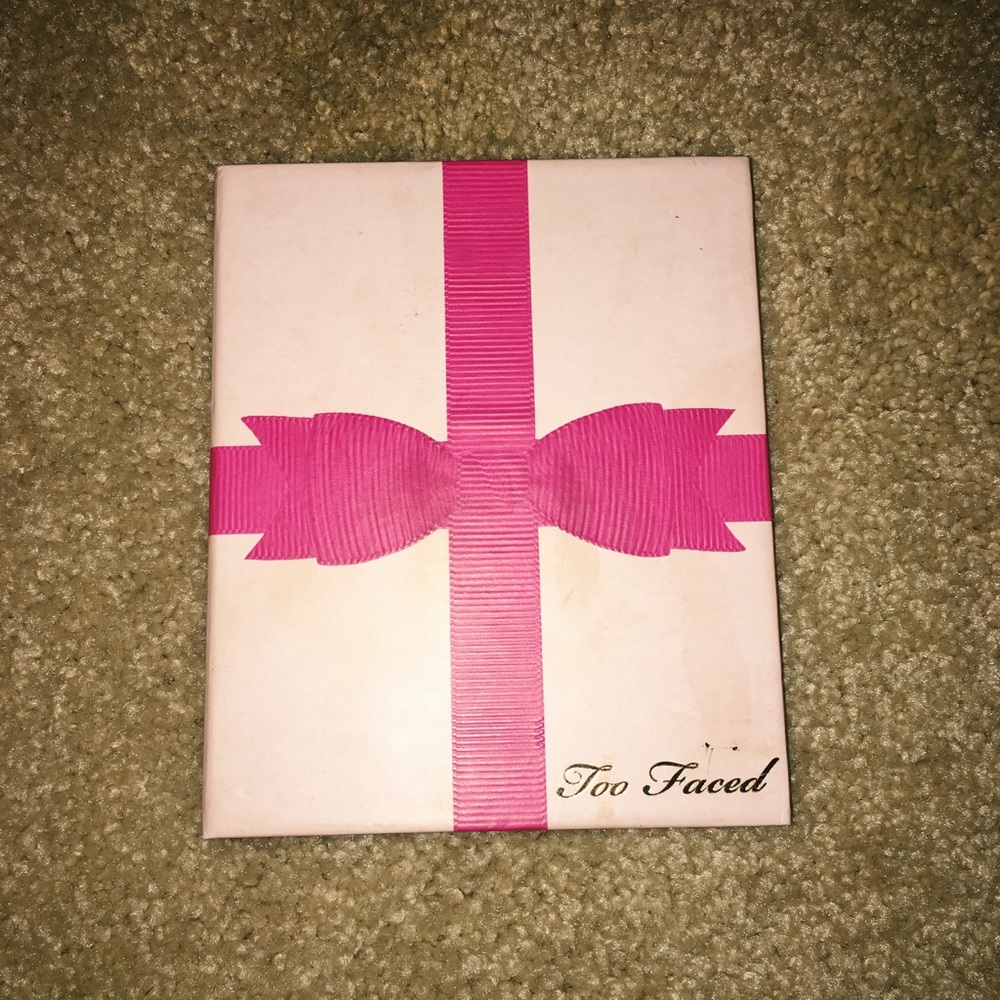 Too Faced Christmas in Paris eyeshadow palette